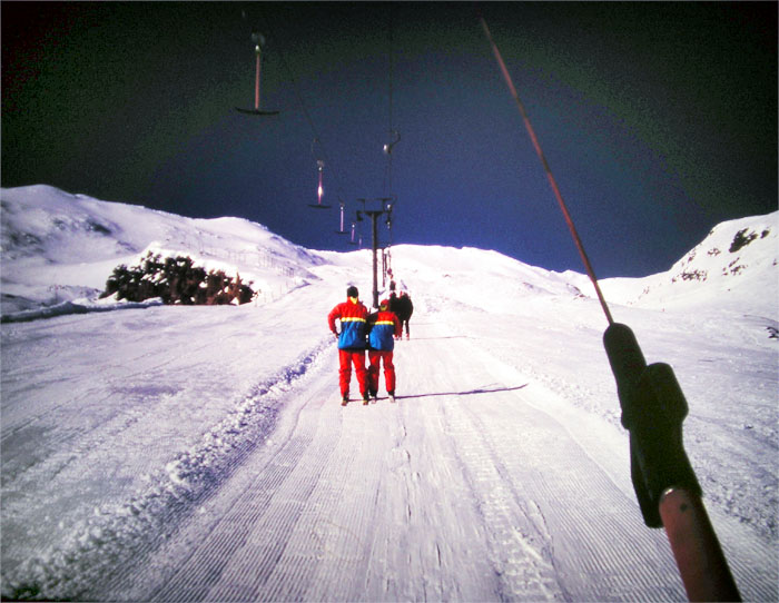 Skilift am Mount Ruapehu (31.8.1993) - der aktive Vulkan reisst bei Ausbrüchen immer wieder mal Lifte mit
