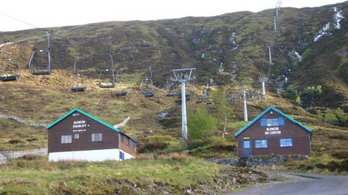 [url=http://www.glencoemountain.com]Glencoe Ski Resort[/url], in den schottischen Highlands gelegen. Alle Bilder Ende Mai 2007.

