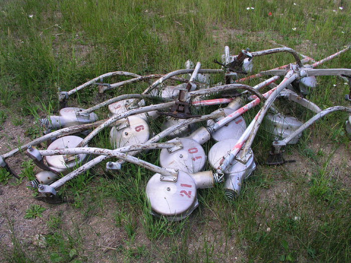 [url=http://www.coloradoskihistory.com/news/reopening/saintmarysglacier.html]Laut coloradoskihistory.com[/url] soll der Lift durch eine Sesselbahn ersetzt werden, die weiter hoch führt. Es ist aber zweifelhaft, dass dies auf den Winter 2006/07 klappt...
