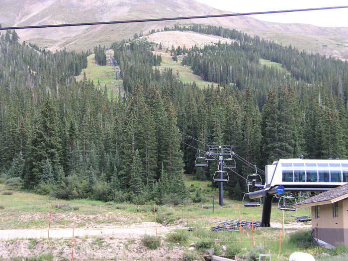 Loveland, Basin: Poma-4er-Sessel (fix) - unedingt auch anschauen: [url=http://www.jacomet.ch/themen/skilift/album/thumbnails.php?album=140]St Mary's[/url]!
