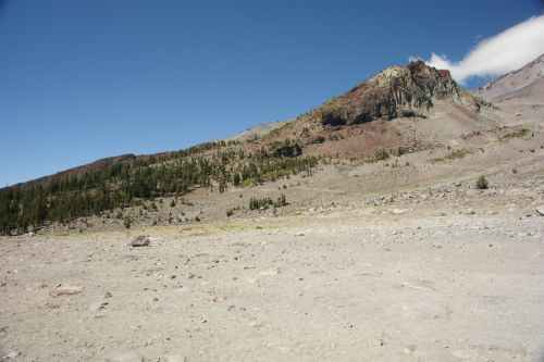 Mehr Infos zum Shasta Ski Bowl [url=http://www.siskiyous.edu/shasta/out/ski/skibowl/index.htm]hier[/url]
