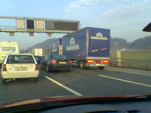 Begegnung auf der Autobahn A1 am Grauholz auf dem Weg zum [url=http://www.alpinforum.com/forum/viewtopic.php?t=15619]Nachtskifahren im März 2006[/url]
