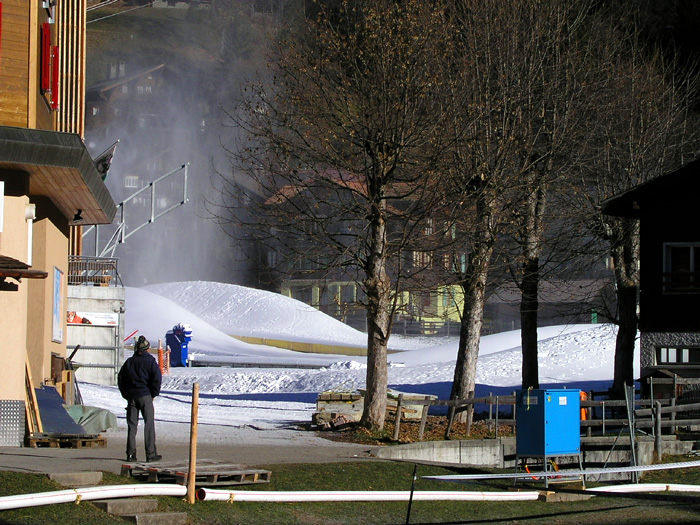 Wengen, bei der Talstation der Männlichenbahn, November 2005

