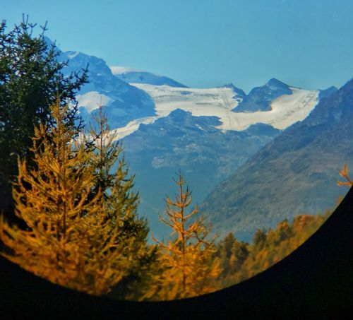 Moosalp, Zoom zum Zermatter Gletscherskigebiet
