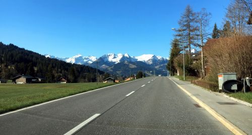 Anfahrt via Zweisimmen-Gstaad am Montag, 24. April 2017

