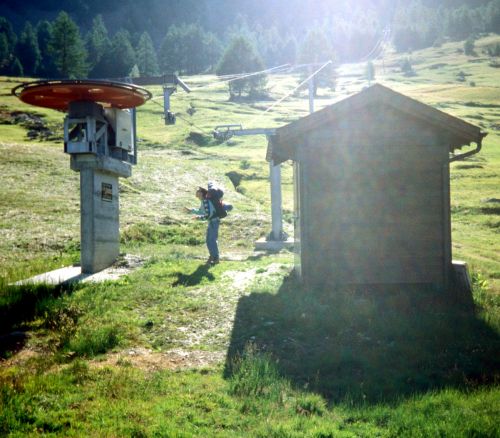 Juli 1989: Der Galeriebetreiber bewundert den Skilift als Wanderer
