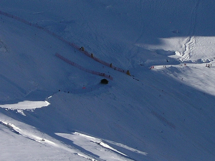 Tunnel durch den Gletscher
