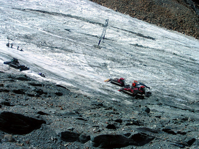 September 2004
