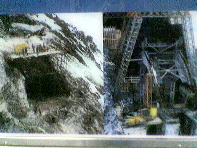 Alle folgenden Bilder Juli 2005 (leider nur Handyqualität): Bau der Klein-Matterhorn-Bahn (Fotos aus Ausstellung aufm Gipfel)
