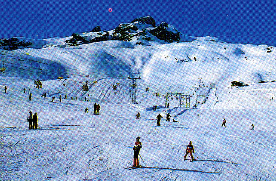 Postkarte Lauchernalp (Zeitraum Mitte ca. 1980er, nach Bau der Sesselbahn). Archiv Jakob Schuler.
