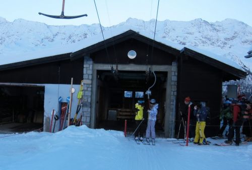 Ältere Fotos der Anlage [url=http://www.jacomet.ch/themen/skilift/album/thumbnails.php?album=73]hier[/url]
