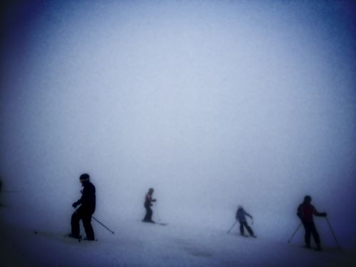 Symptomatisches Bild für einen grauen Skitag
