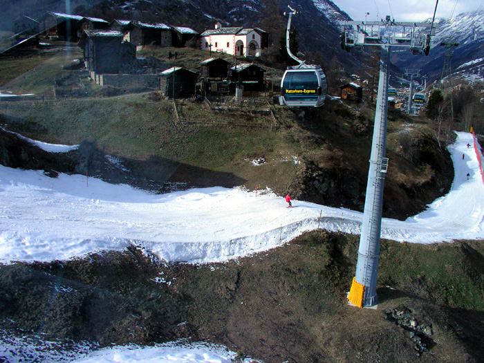 April 2005
