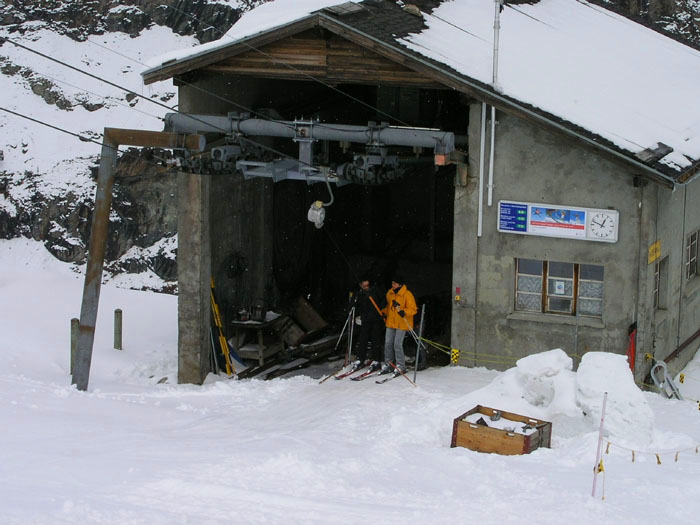 April 2005
