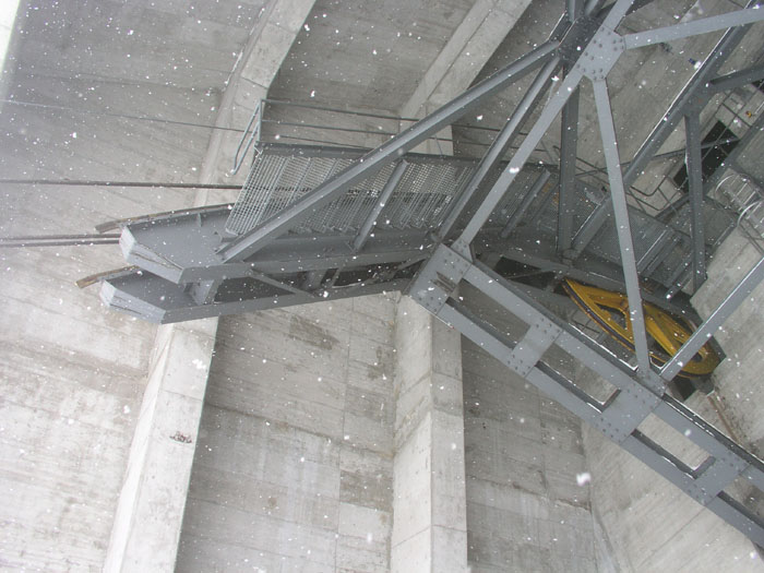 April 2005
