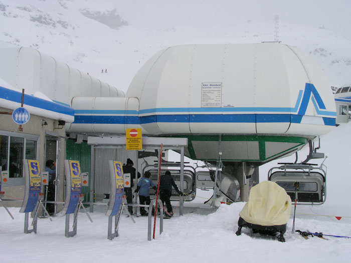 April 2005
