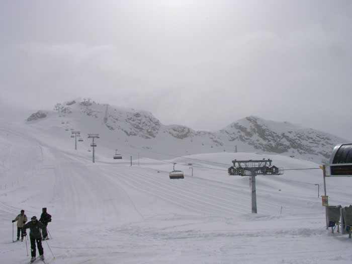 April 2005
