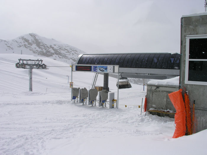 April 2005
