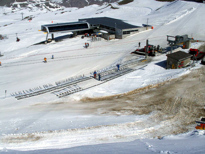 Mai 2006 - Neusetzen der Gehänge am Skilift Gandegg
