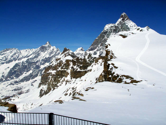 Blick Richtung Station der Furggen-Gondelbahn, [url=http://www.alpinforum.com/forum/viewtopic.php?t=662]siehe in diesem Forum[/url]
