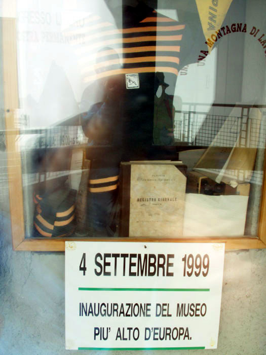 Mai 2006, Museum auf der Testa Grigia ([url=http://www.alpinforum.com/forum/viewtopic.php?t=12208&]Fotos daraus in diesem Forum[/url])
