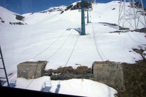 Resten der alten Gondelbahn nach Plan Maison
