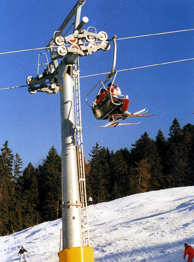 Erste Wechsellastbatterie in der Schweiz, 1990, Leysin (Ausschnitt aus Sonderdruck). Ein User kommentierte: "Auf dem Bild ist die Gschwandkopfbahn in Seefeld abgebildet. Diese wurde nicht von WSO, sondern Swoboda gebaut."
