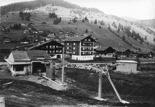 Zweier-Sesselbahn Morgins-La Foilleuse Troistorrents (1983 durch kuppelbare 3er-Sesselbahn von WSO ersetzt), ca. Anfang 1970er-Jahre
