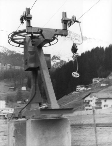 Skilift Pradafänz Churwalden 1973-74, ca. Anfang 1970er-Jahre. Der Antrieb wurde Ende der 1980er Jahre durch einen stärkeren ersetzt,  Ebenfalls die Bergstation neu mit Abspannung.
