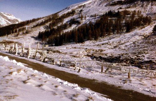 Heli-Montage des Skiliftes Bodmenstafel in Splügen, undatiert, vermutlich 1973

