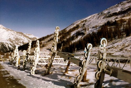 Heli-Montage des Skiliftes Bodmenstafel in Splügen, undatiert, vermutlich 1973
