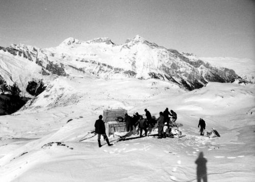 Heli-Montage des Skiliftes Bodmenstafel in Splügen, undatiert, vermutlich 1973
