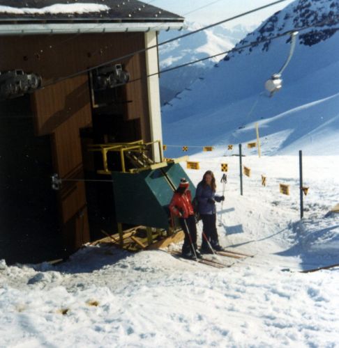 Anbügel-Automat, undatiert. Gemäss Info eines Users der Skilift Dorftäli Davos (Kurvenskilift von Doppelmayr).
