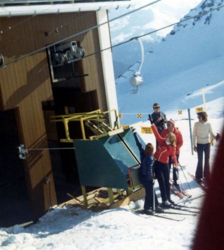 Anbügel-Automat, undatiert. Gemäss Info eines Users der Skilift Dorftäli Davos (Kurvenskilift von Doppelmayr).
