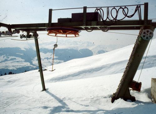 Skilift Fil in Brigels (mit auf Langbügel umgebautem SL-10); Dia, entwickelt März 1980
