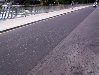 Ausgekäüte Käügümmis an der Aarstrasse