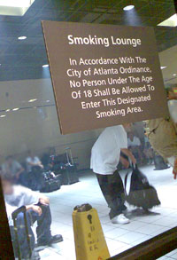 Ein Wunder: Hier darf man noch rauchen! (ATL, 2. August 2006)