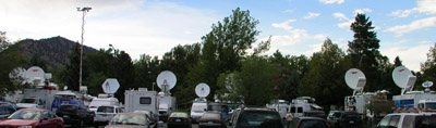 Medienhype vor dem Justice Building in Boulder, Colorado (23. August 2006)