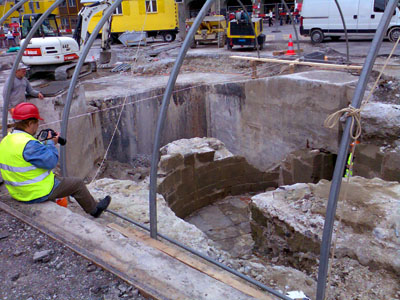 Hat den Bahnhofsbau in den 1970ern überstanden: Turm aus dem 14. Jahrhundert