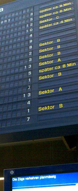 Oben Verspätungen, unten planmässig - da kann was nicht stimmen! (Freitag, 13. Juli 2007, 20.40 Uhr, Bern)