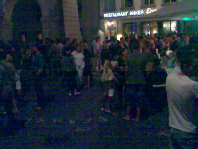 Mühsame Feten in der Gegend Anker / Pery-Bar: Kein Durchkommen für Velos mehr (Juli 2007)