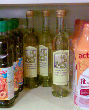Der feine Holunderblütensirup von Narimpex ist wieder da! (Migros Bubenberg, Bern, 9.8.2007)