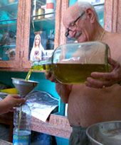 Herrlicher Laden mit Original - und billigem, aber extrem feinem Olivenöl (September 2007)