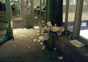 Neuengasse-Aufgang, HB Bern: Echt beschissene Gegend, um das Velo abzustellen (November 2007)