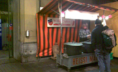 Marronistand am Bahnhof Brig