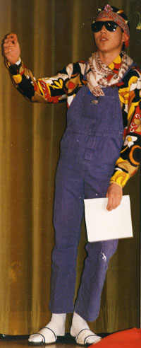 Die Sek-Abschlussrede in der Sissache Aula: Der Blöker im März 1988 als Hippie