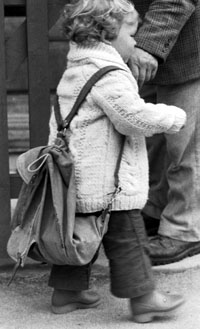 Klein Blöker 1974 hilft seinem Tat