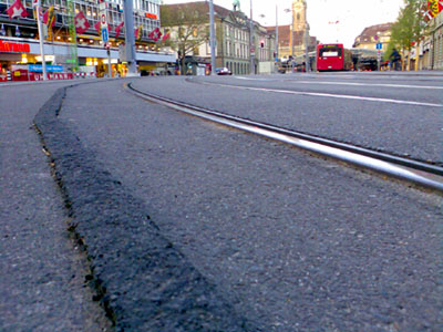 Nicht durchdacht: Neuer Belag am Hirschengraben (Mai 2008)