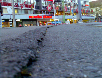 Nicht durchdacht: Neuer Belag am Hirschengraben (Mai 2008)