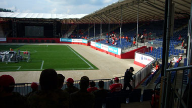 Gähnende Leere... während des EM-Spiels Portugal-Tschechien, 9. Stadion, Bubendorf, 11. Juni 2008